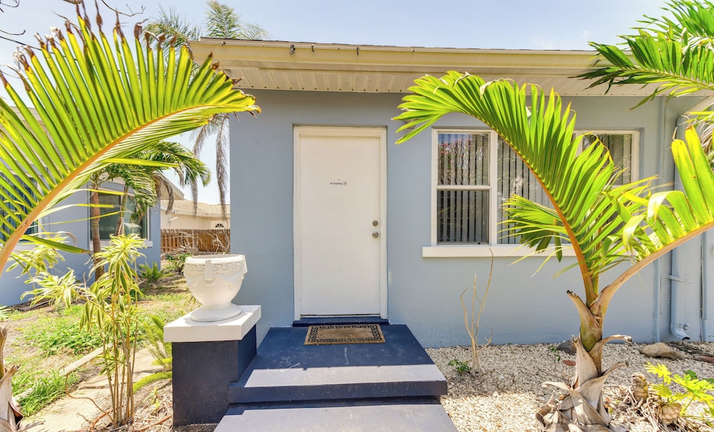 1 Mi to Upham Beach Park: Cozy St Pete Beach Apt!