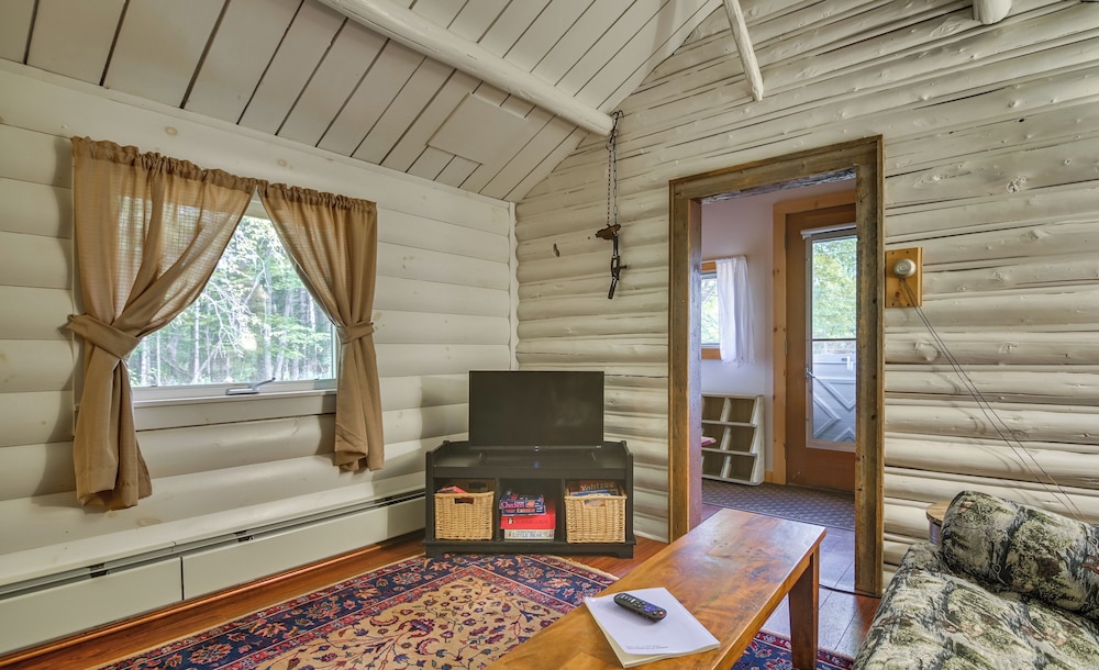 Deck + Fire Pit: Nature Lover's Retreat in Maine!