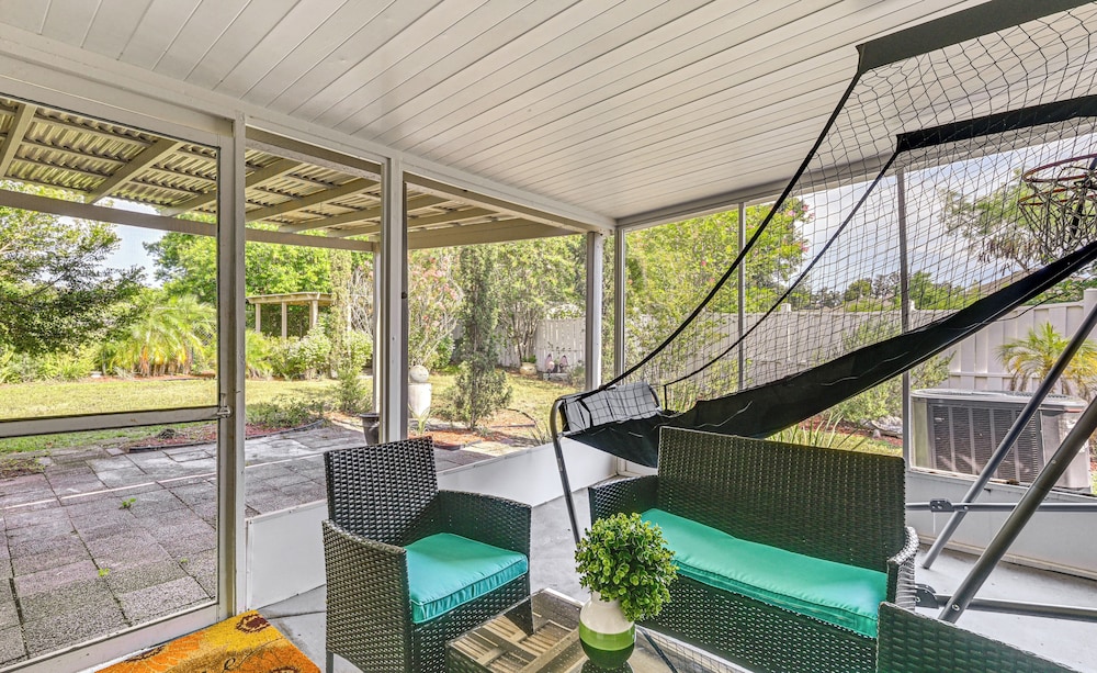 Pet-friendly Home w/ Lanais, Near Dtwn Tampa!