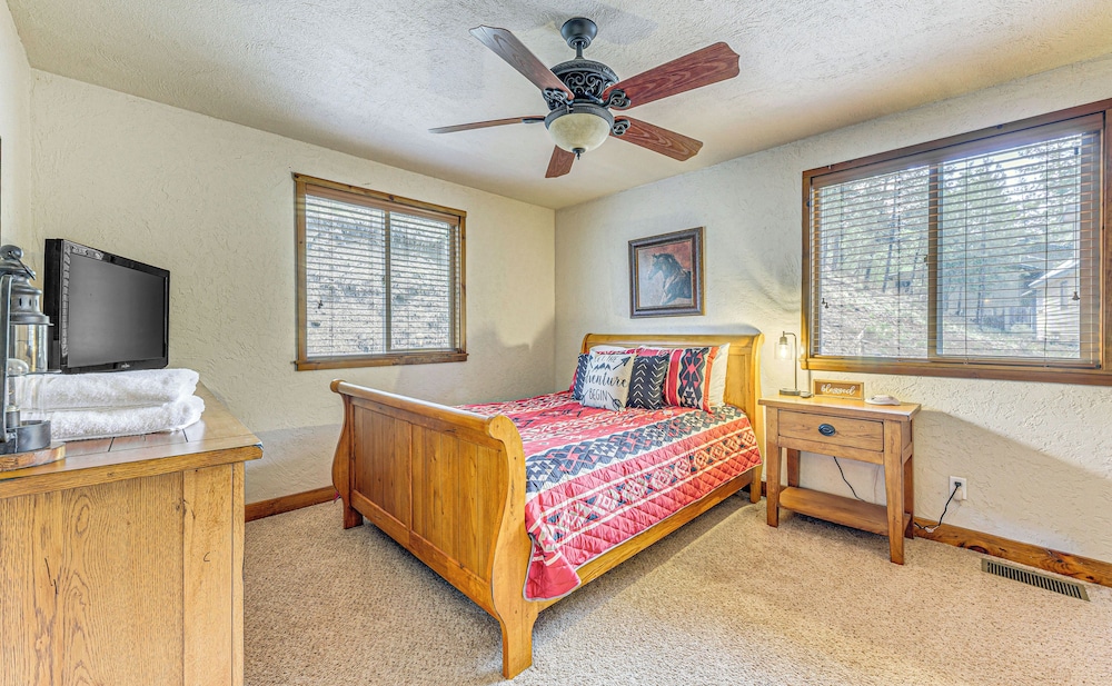 Hot Tub Haven w/ Game Room & Grill in Ruidoso!