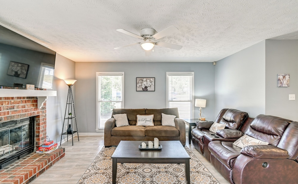 Large Yard, Office Space: Fayetteville Family Home