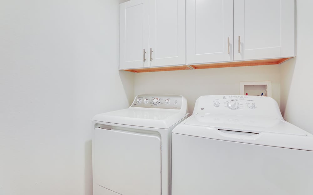 6 Mi to Apollo Beach: Townhome w/ Pool Access!