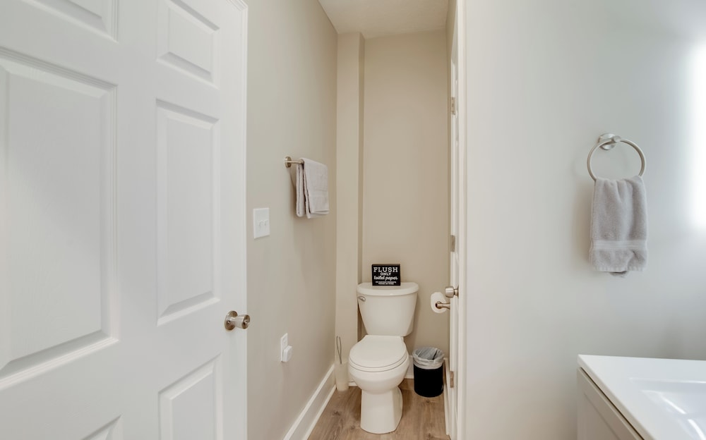 Hilltopper Convenience: Modern Duplex Near WKU