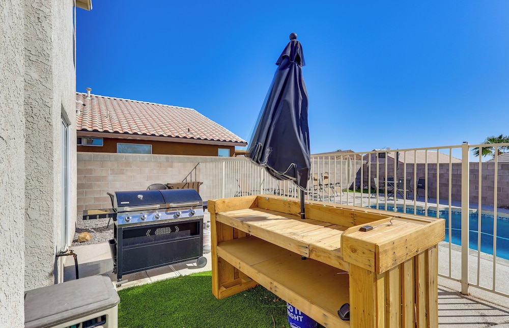 Pool, Games & Patio Bar! Epic Bullhead City Oasis