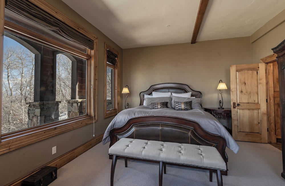 Majestic Ski in Ski Out Estate