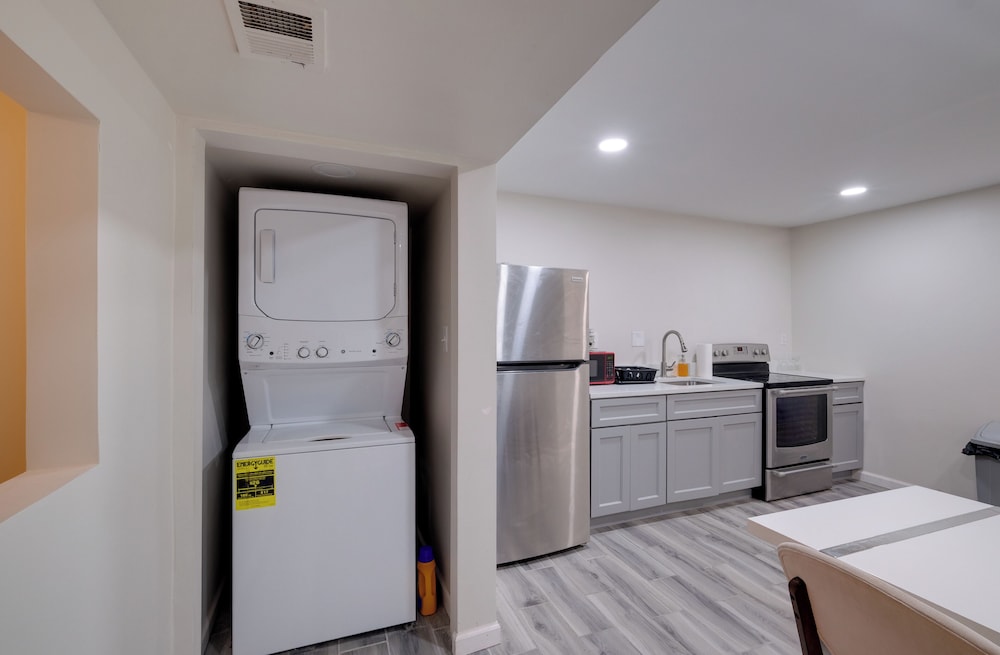 2 Mi to Umd: Apt w/ Free Parking in Silver Spring!