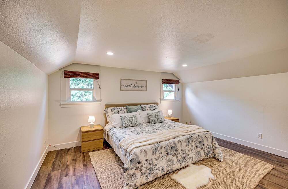 7 Mi to Mt Rainier NP: Home w/ Private Hot Tub!