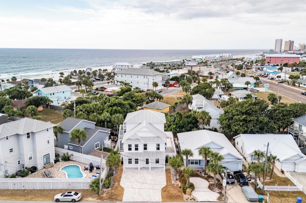 Modern 5bdr w/ Private Pool, 2 min Walk to the Beach! Montoute by Avantstay