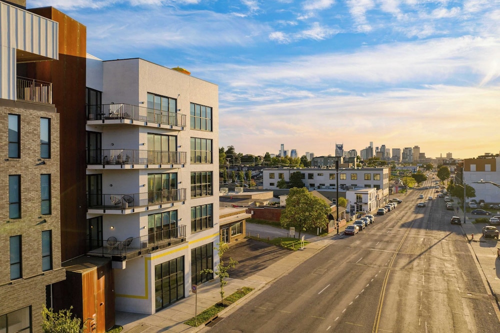 Dual Bachelor Pads w/ Rooftop Lounge & Games Sleeps 26 5 Min to Broadway