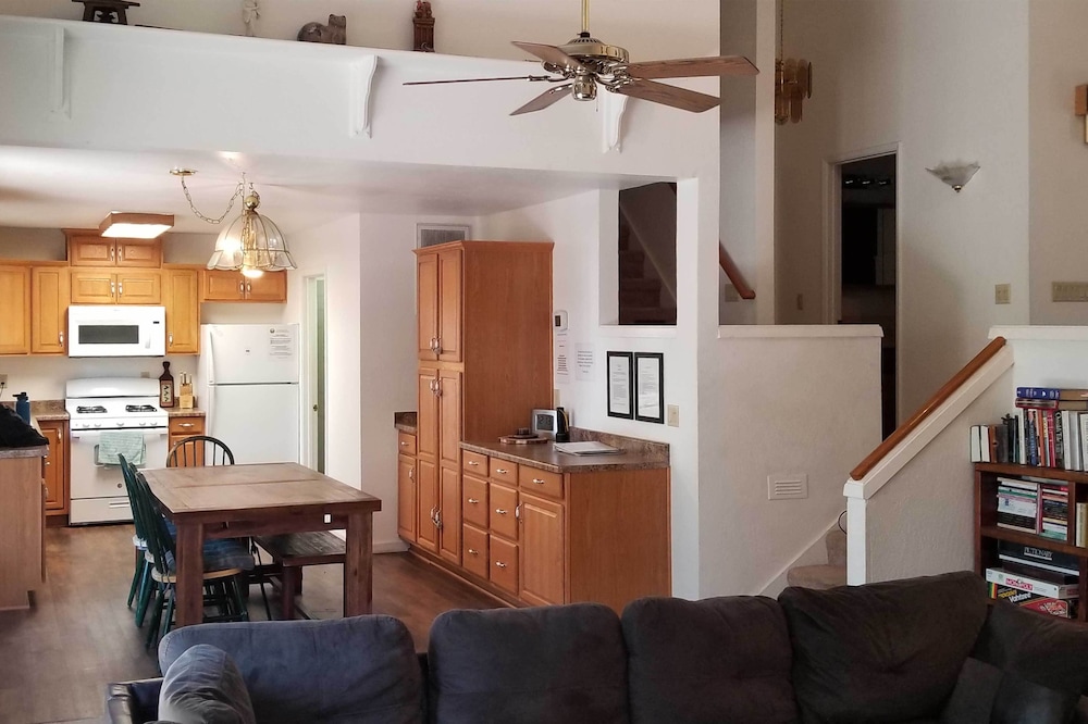 Lake Tahoe Vacations - South Lake Tahoe Home w/ Deck: 4 Mi to Heavenly! - Property Image 8