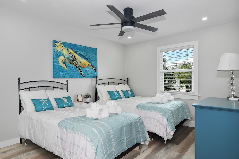 1 Mi to Fort Myers Beach Access! Chic Coastal Home