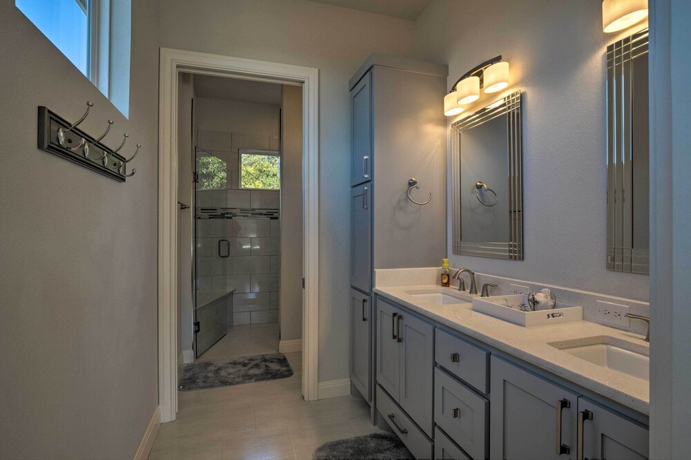 Modern Lake Travis Haven w/ Resort Amenities! - Property Image 19