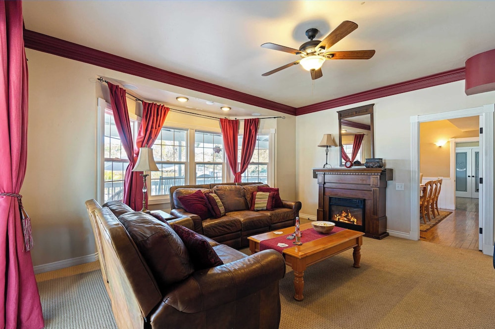 Victorian Manor In Paso Robles Wine Country + Pool, Hot Tub, Firepit, Tennis Court Sleeps 28