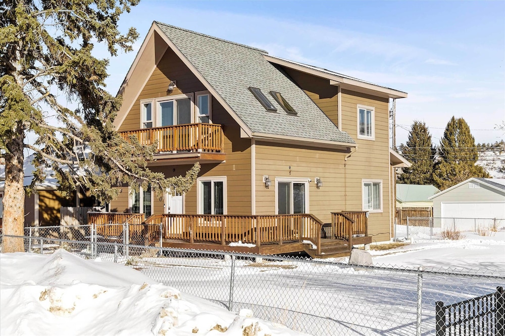 Modern Red Lodge Cabin - Walk to Broadway Ave view 4