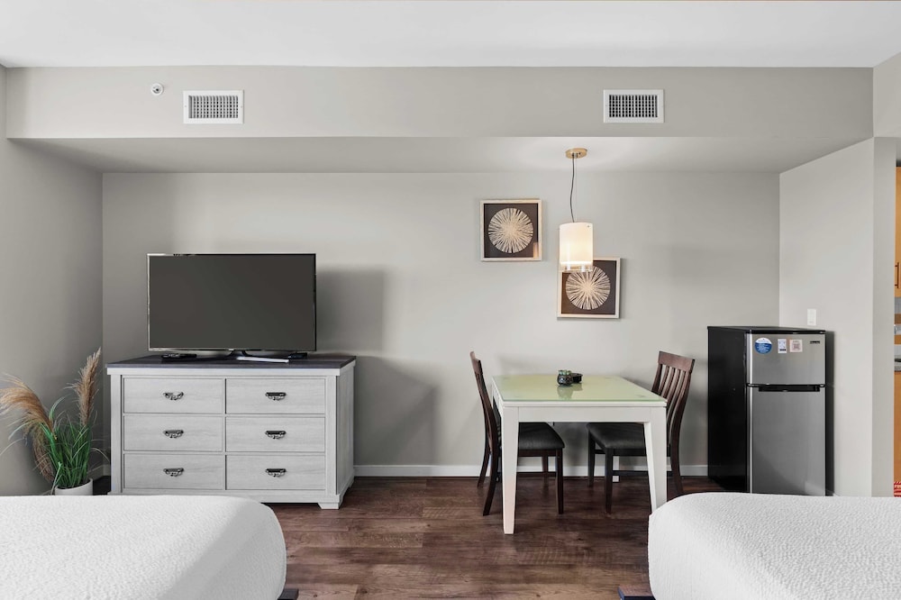 2 Resort Studios by Avantstay Sleeps 8, Pool, Shuttle, Tennis, Near Baytowne & Beach