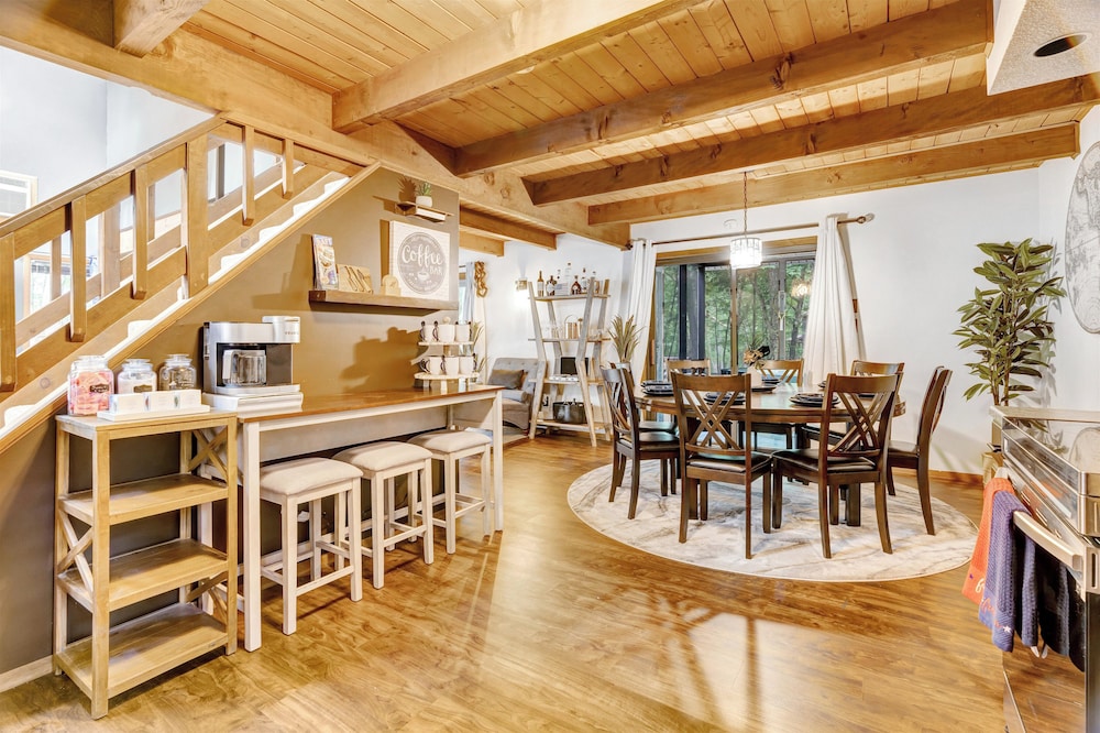 Grill & Games: Family Home in East Stroudsburg!