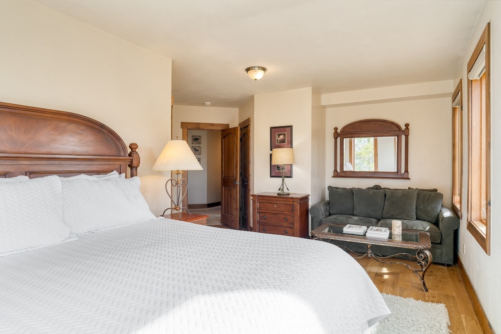 Summit County Vacations - Topaz Estate by Avantstay Luxe Home, Pool View - Property Image 6