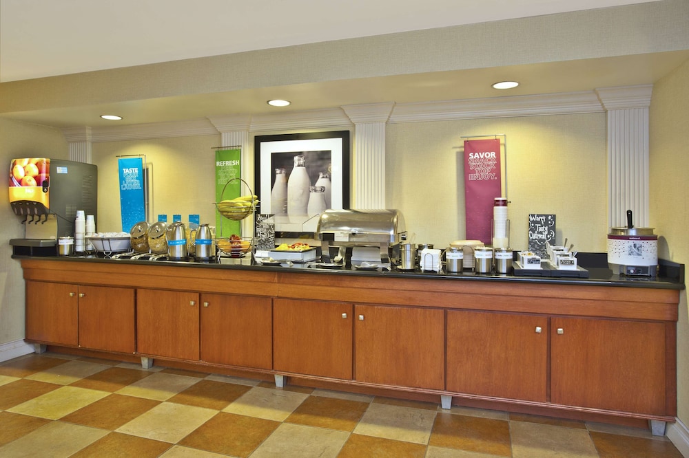 Muncie Vacations - Hampton Inn Anderson - Property Image 4