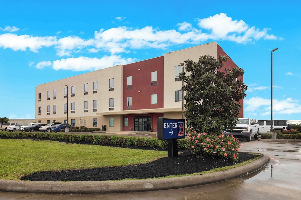 Motel 6 Texas City, TX - I-45 South
