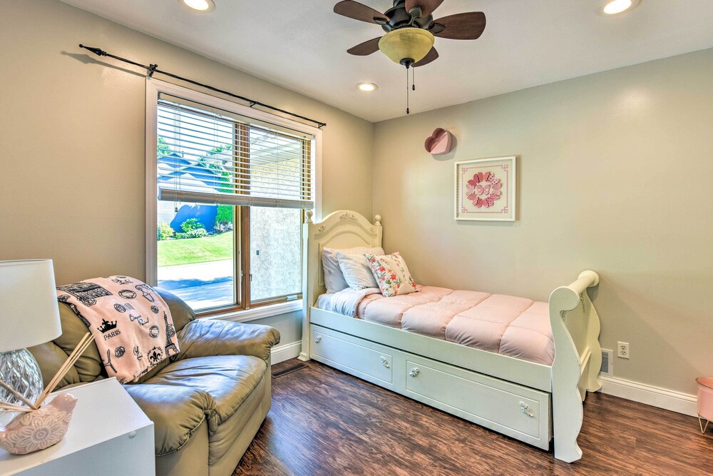 Pet-friendly Maple Grove Gem w/ Private Yard! - Property Image 28