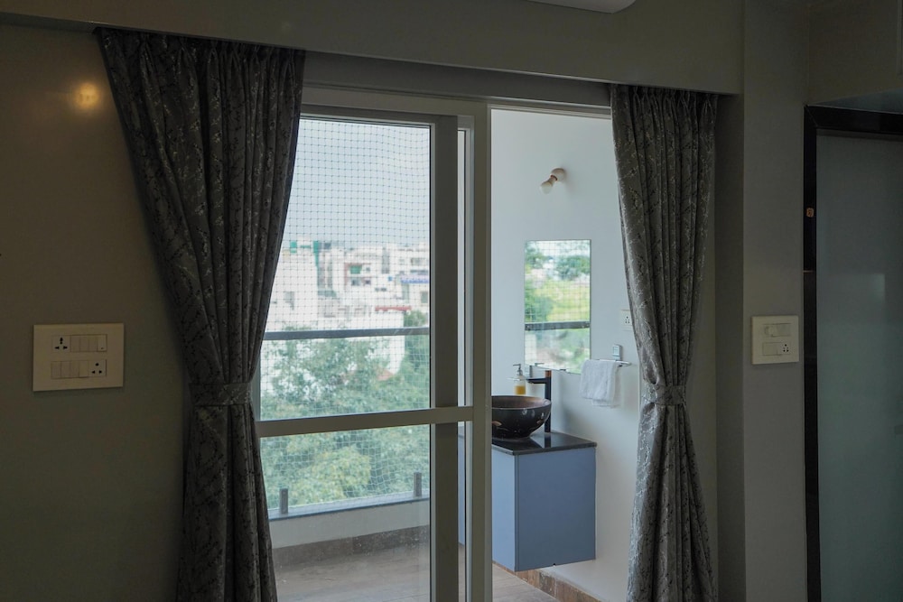 Aurelia Apartment By Red Olive 4bhk 30min Hitech