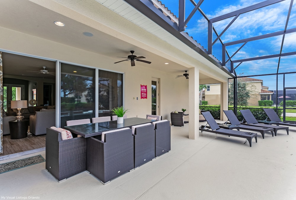 Spacious Home w/ Private Pool/spa! Sleeps 21