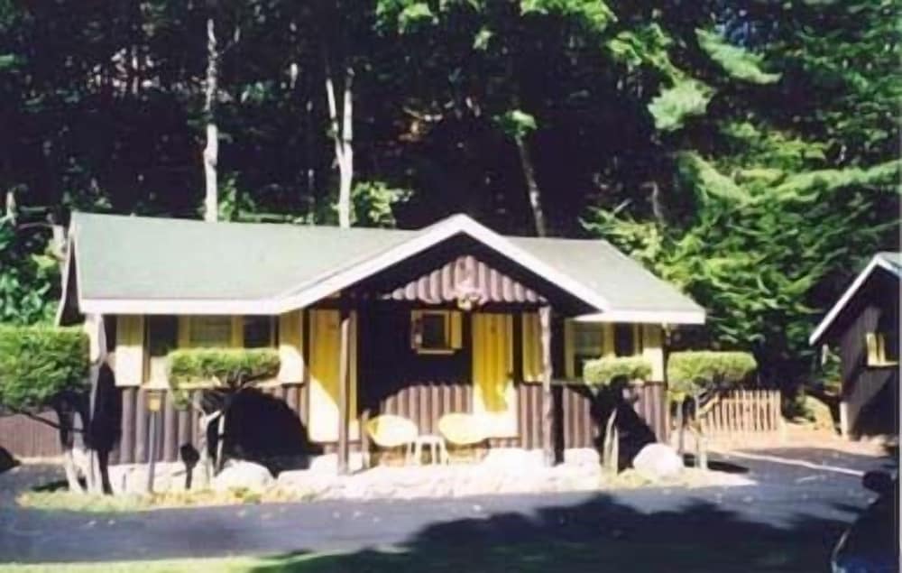 Amber Lantern Lake George Motel and Cottage Rentals