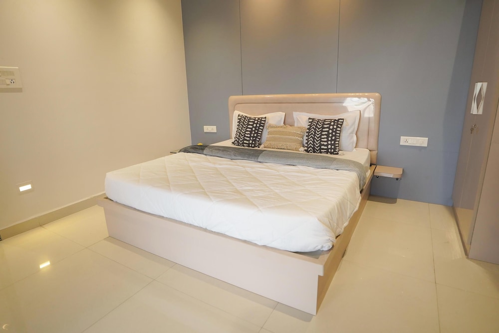 Aurelia Apartment By Red Olive 4bhk 30min Hitech