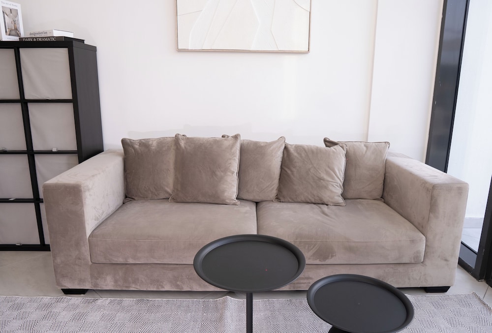 Grapeful Stay – Luxury Hostel Binghatti Avenue Tower Al Jaddaf