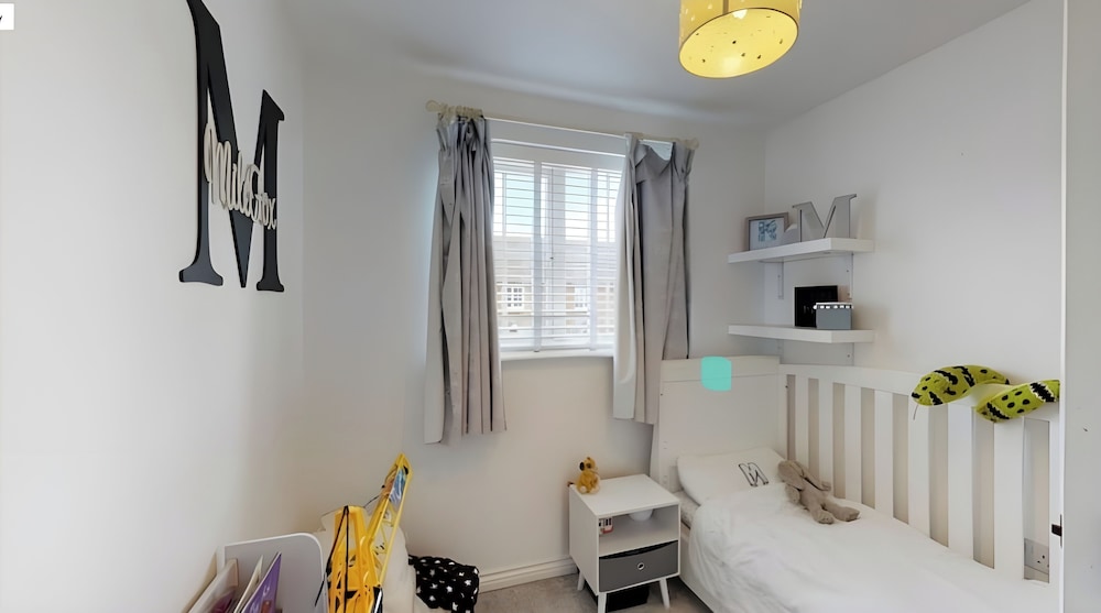 Pet Friendly - Parking - 3 Bedrooms - 6 Guests