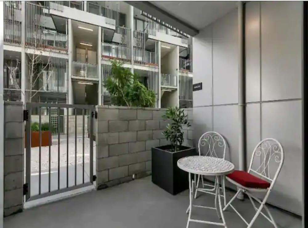 Stylish 2-Storey Retreat With Parking Zodiak Stays view 3