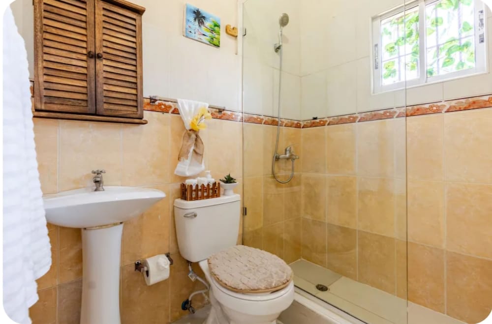 Escape to Puerto Plata, Cozy 2BR Loft in Las Mercedes, 5 Min From Beaches
