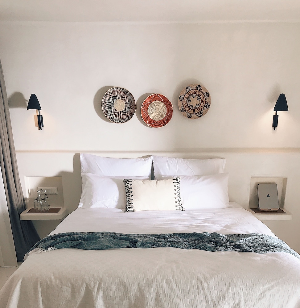 Pilos Suites