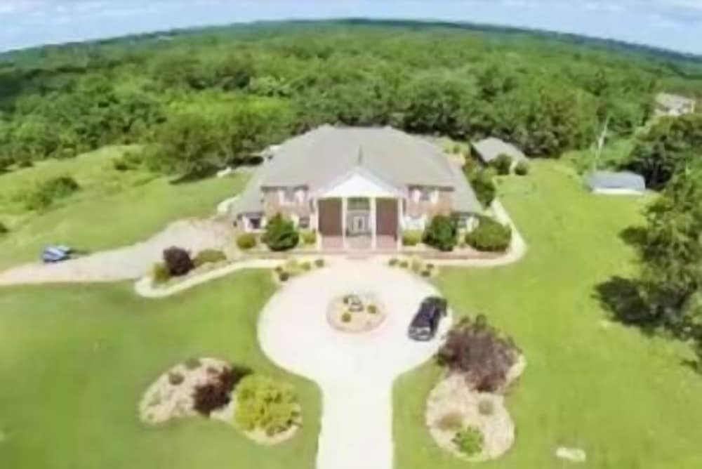 Lafayette Grand Manor