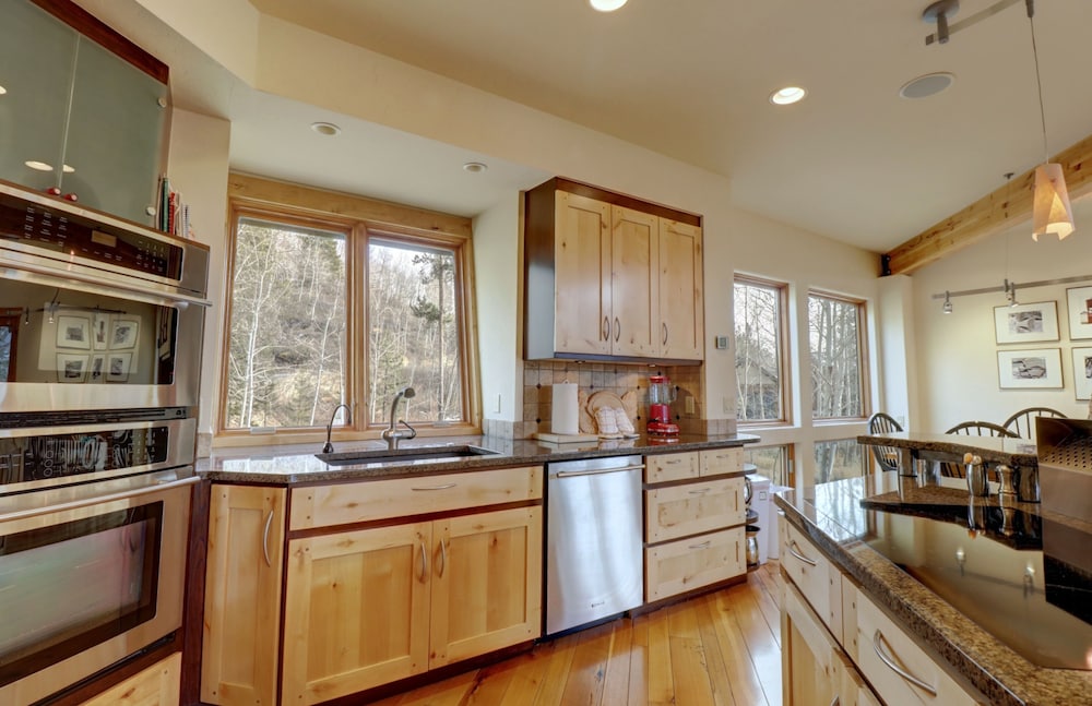 11 Stormwatch Circle 4br 3.5ba 4 Bedroom Home