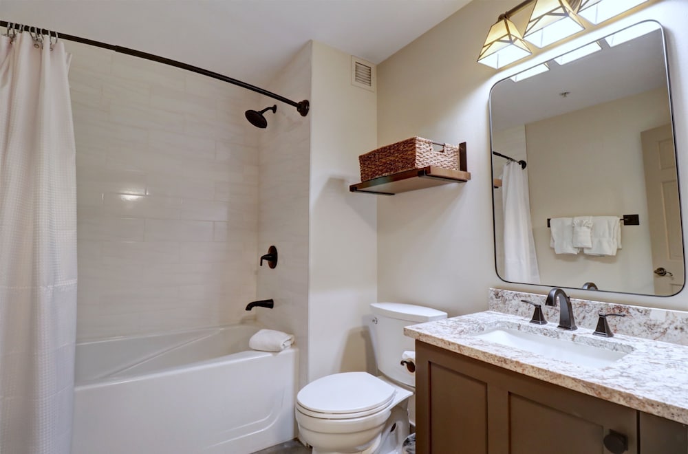 Pp212 Passage Point 2 Bedroom Condo