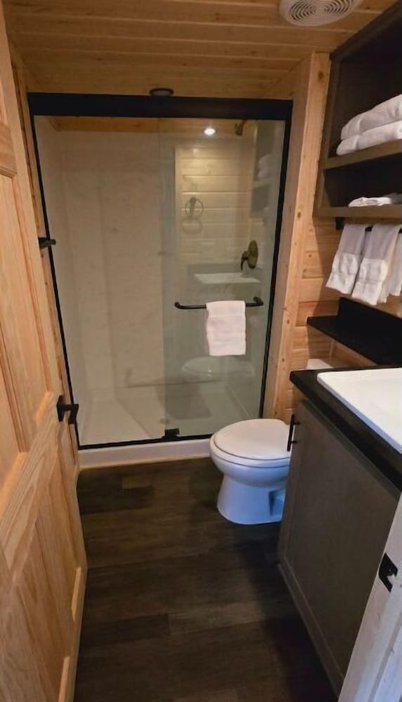 Luxury Tiny Home King Room