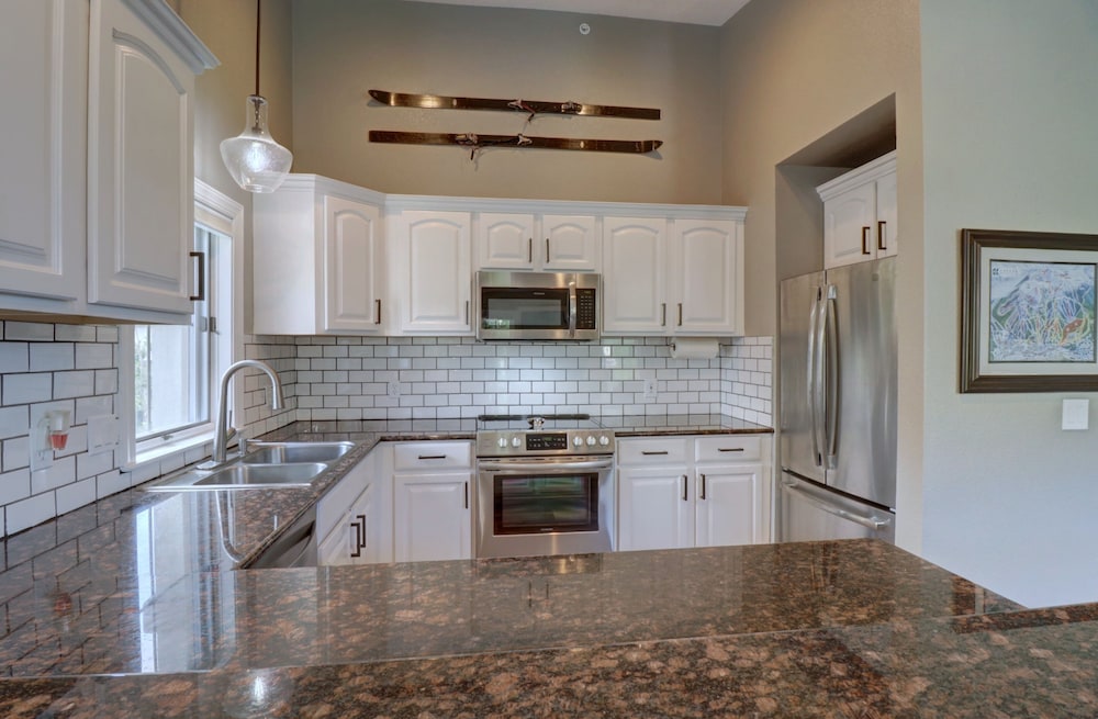 Summit County Vacations - Newly Renovated, Slope-Side Walk-In Walk-Out, Top Floor, Views of Ten Mile Range - ER4 by Redawning - Property Image 30