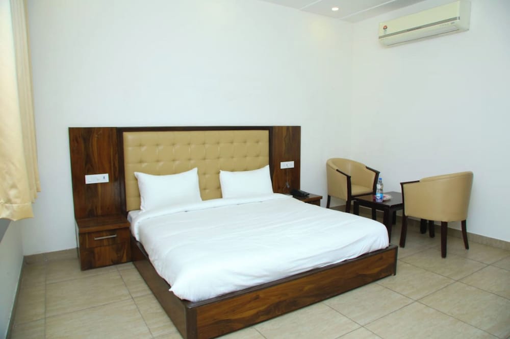 Hotel Girraj Inn