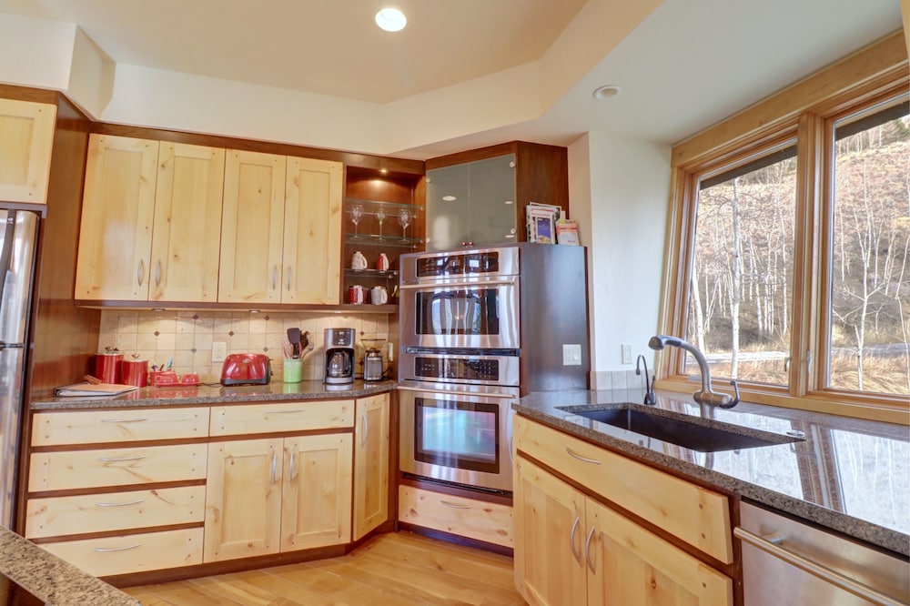 11 Stormwatch Circle 4br 3.5ba 4 Bedroom Home
