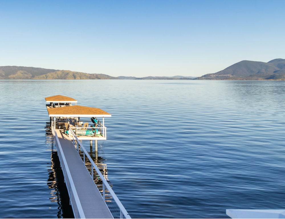 Waterfront Home - Private Dock Pickleball Bbq 4 Bedroom Home