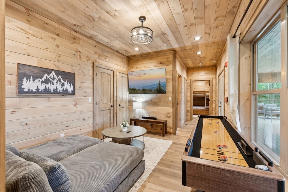 Golden Oaks Cabin 3 Bedroom Home