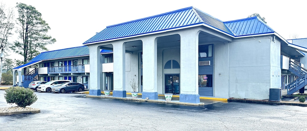 Rodeway Inn & Suites Plymouth Hwy 64