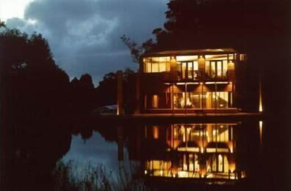Bettenay Loft Spa Apartment & Lakeview Chalets