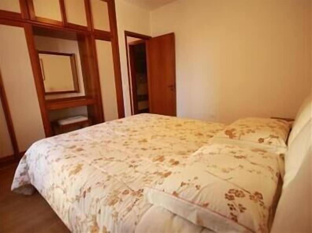 GoHouse Lira 1105