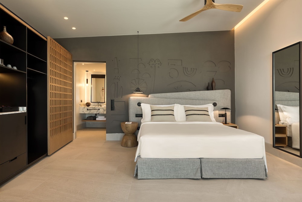 Domes Novos Santorini, Autograph Collection 2