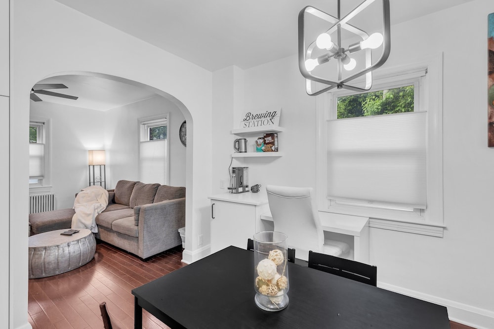 Cozy Getaway Quiet Neighborhood Near Dt 2 Bedroom Townhouse