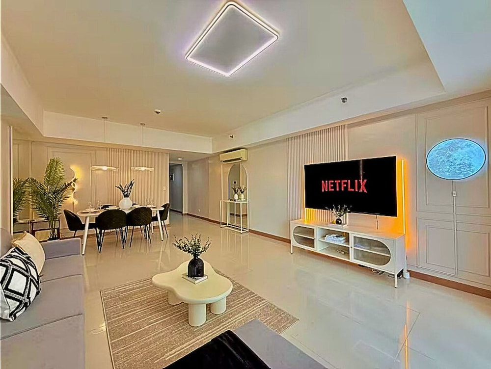 Live Luxury Living at BGC Venice