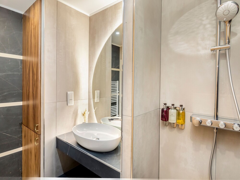 Merveil Luxury Suites - Lenoir I-II-III