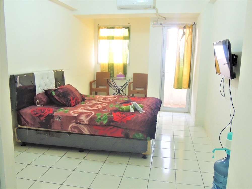 Reva Room on Gunung Putri Square Apartment view 5